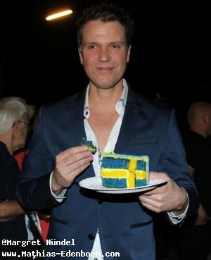 Mathias Edenborn isst Torte