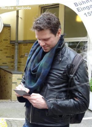 Mathias Edenborn beim Autogramme schreiben